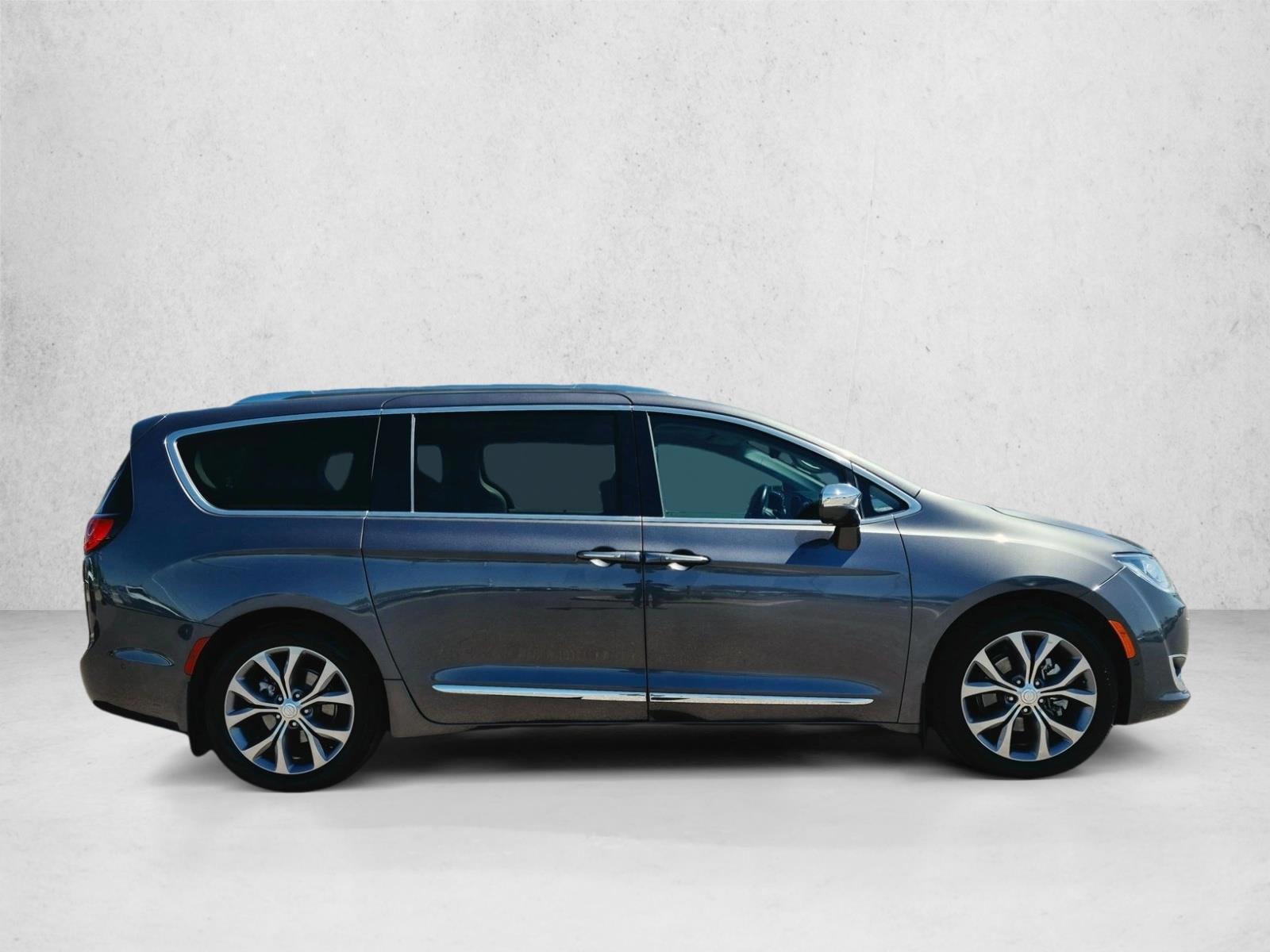 2018 Chrysler Pacifica Limited - Photo 4