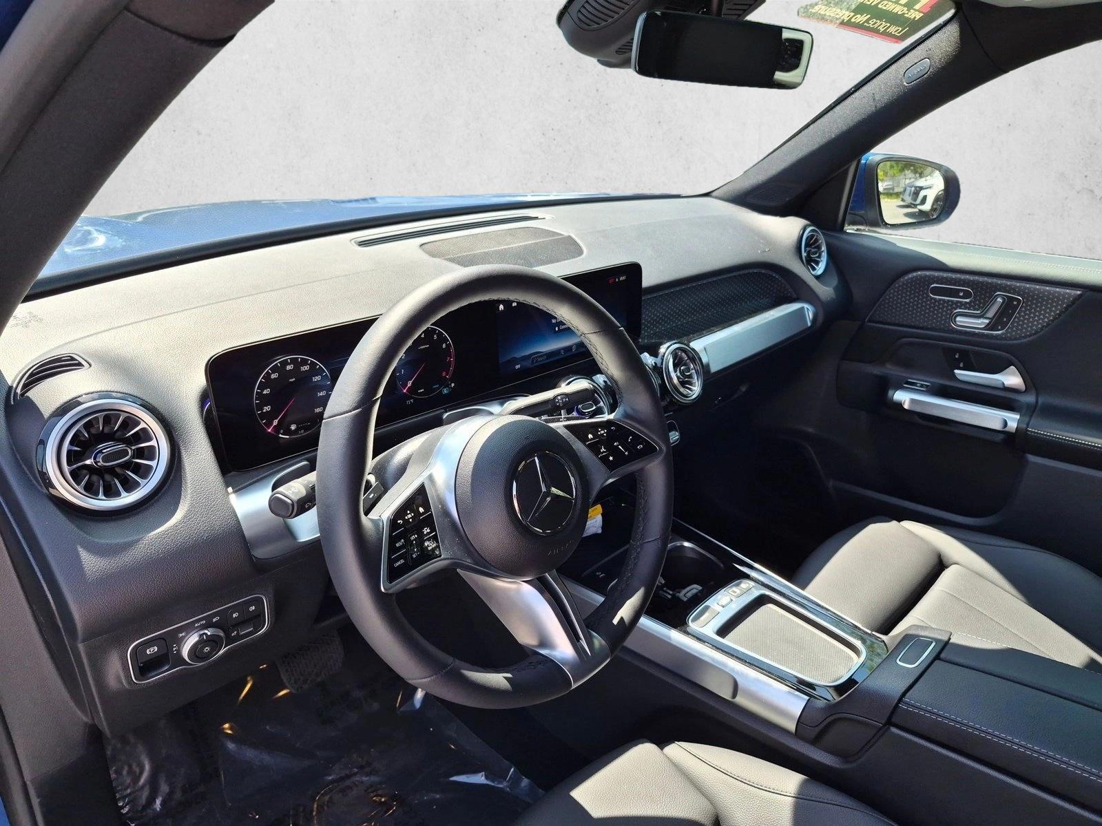 Thumbnail: 2026 Mercedes-Benz GLB - 3