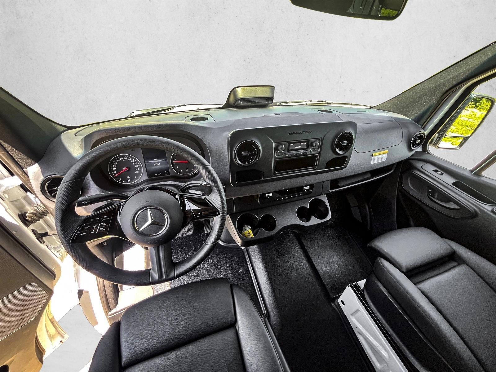 Thumbnail: 2026 Mercedes-Benz Sprinter - 3