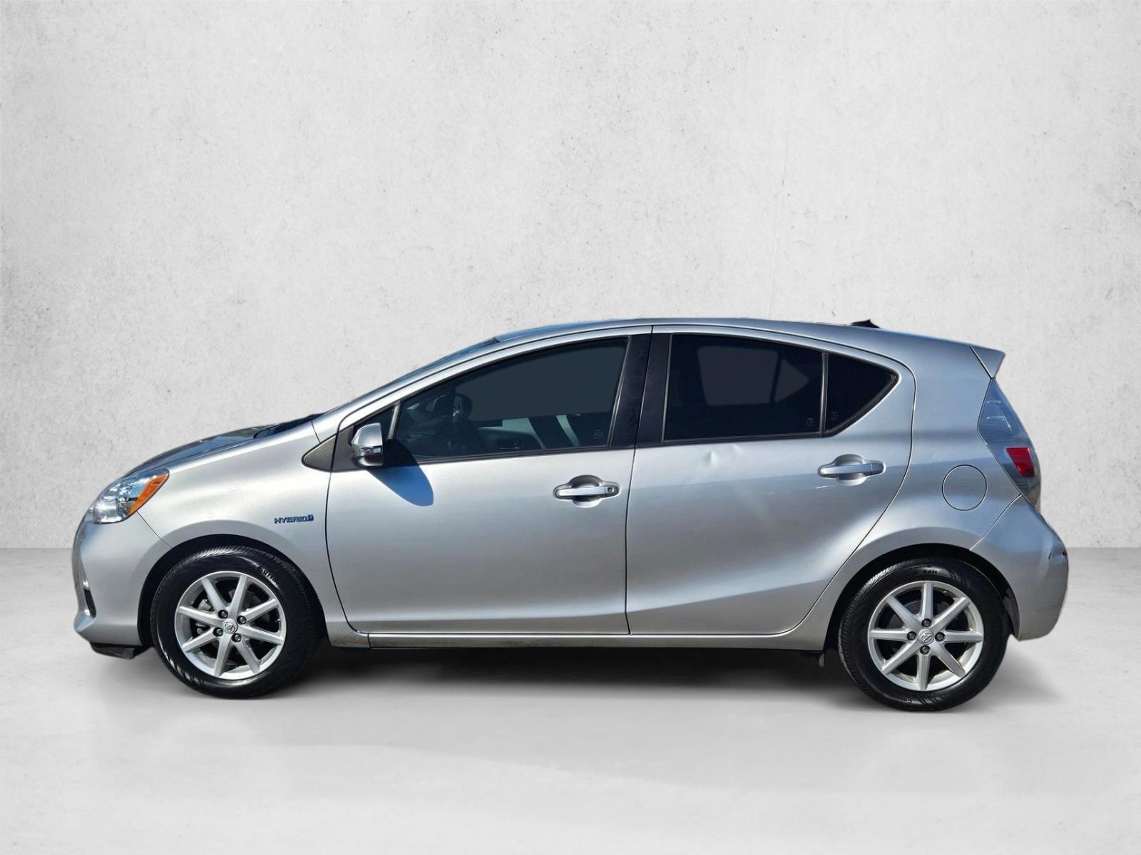 Thumbnail: 2014 Toyota Prius c - 2