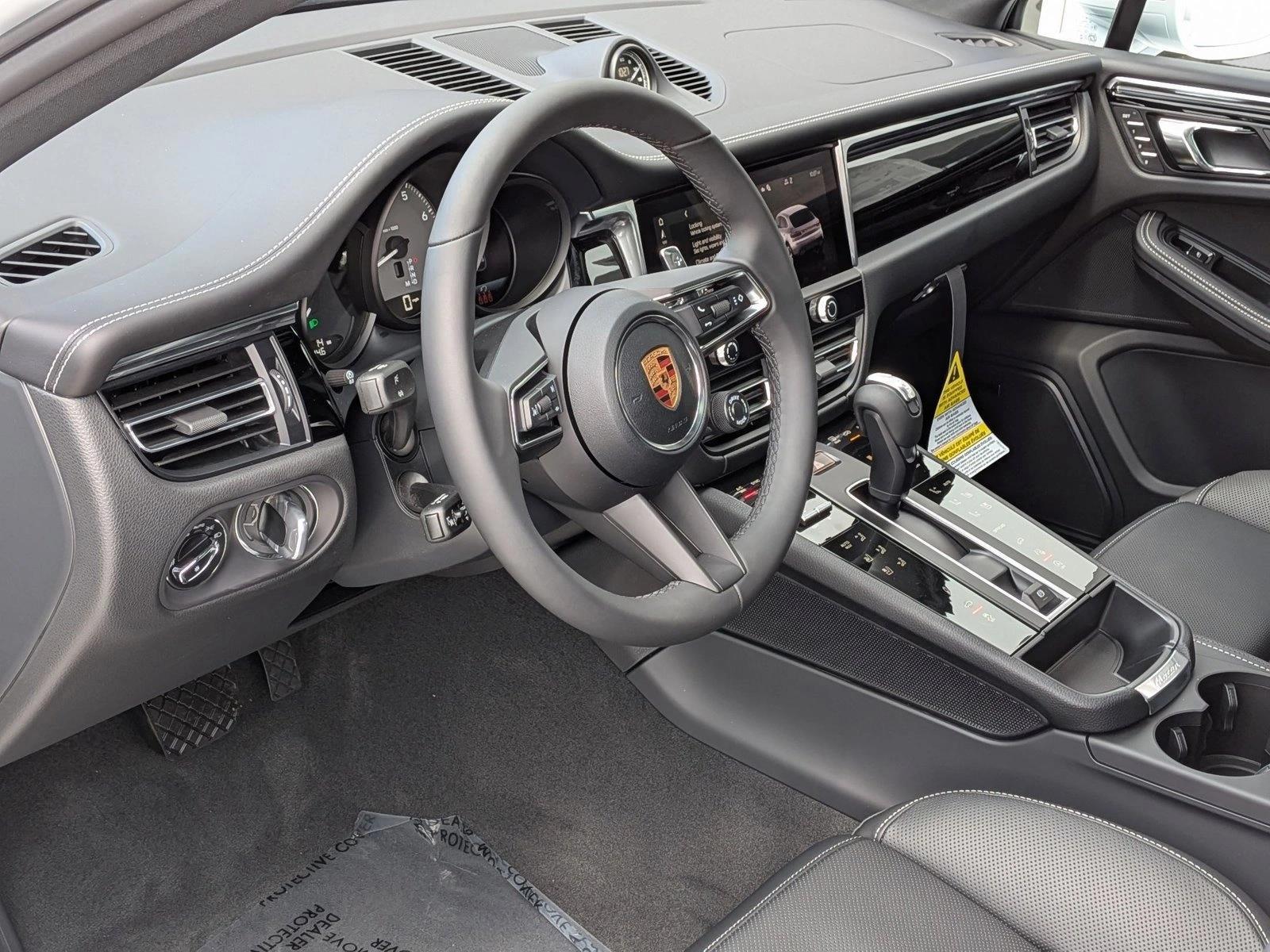 Thumbnail: 2026 Porsche Macan - 3