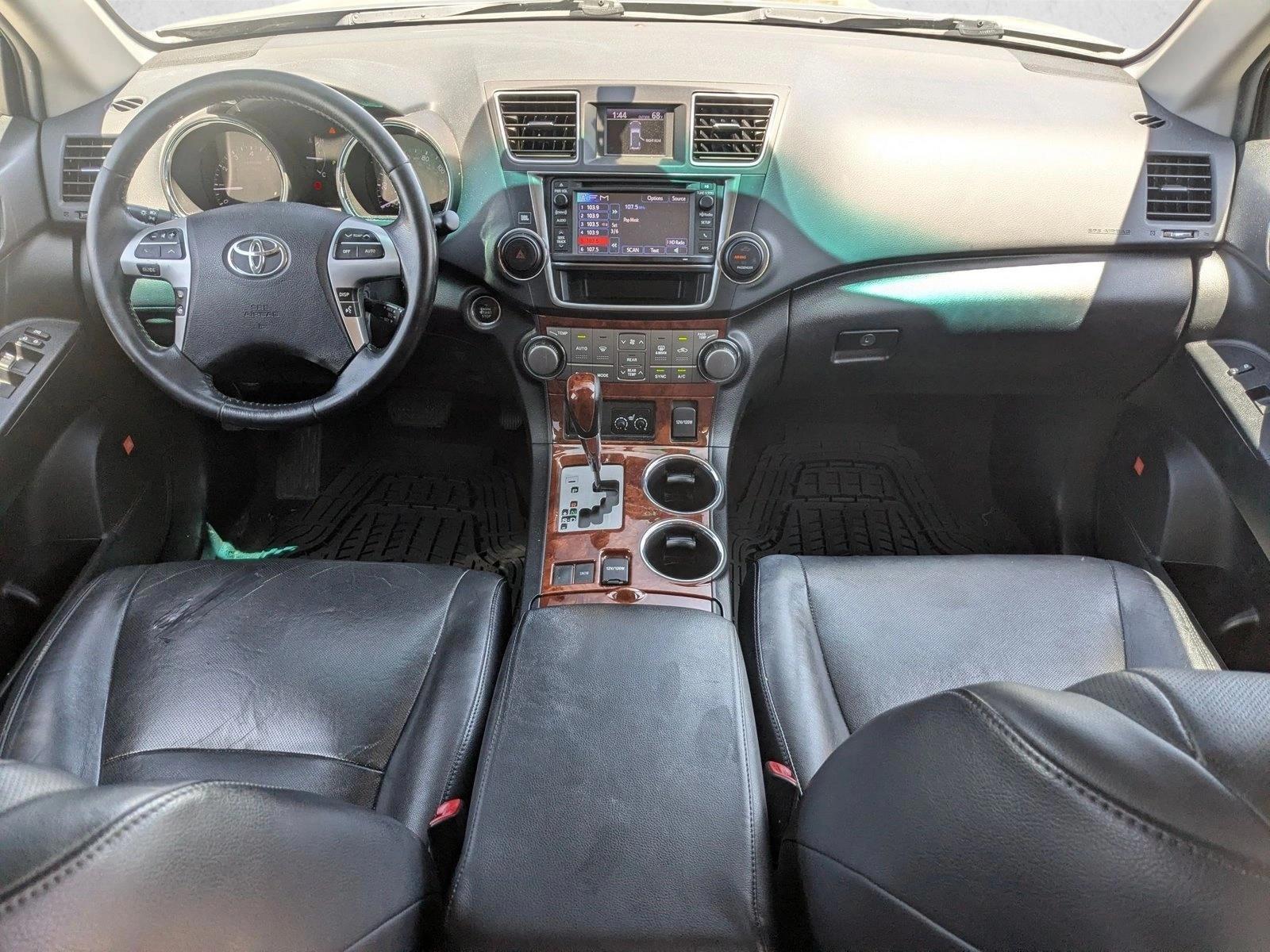 Thumbnail: 2013 Toyota Highlander - 4