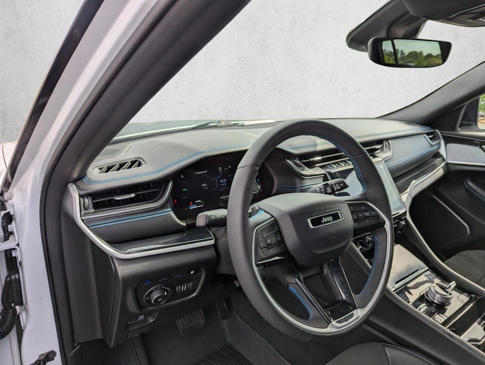 Thumbnail: 2022 Jeep Grand Cherokee - 3