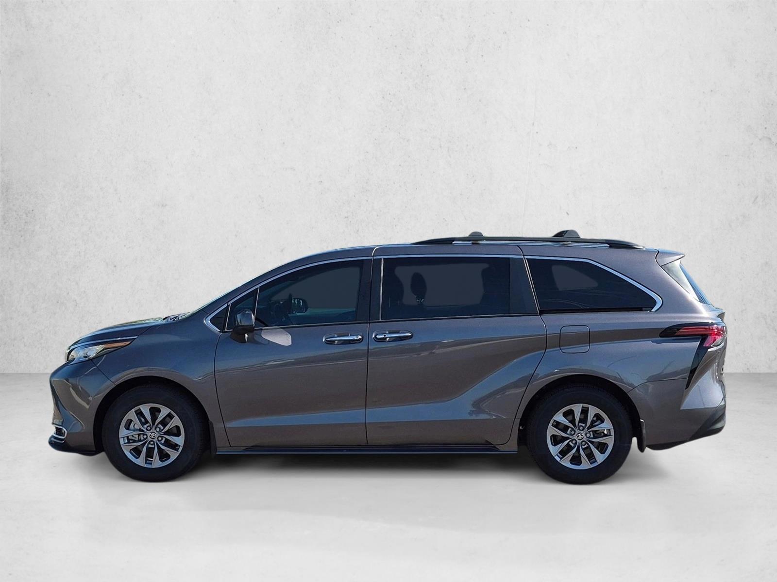 Thumbnail: 2022 Toyota Sienna - 2
