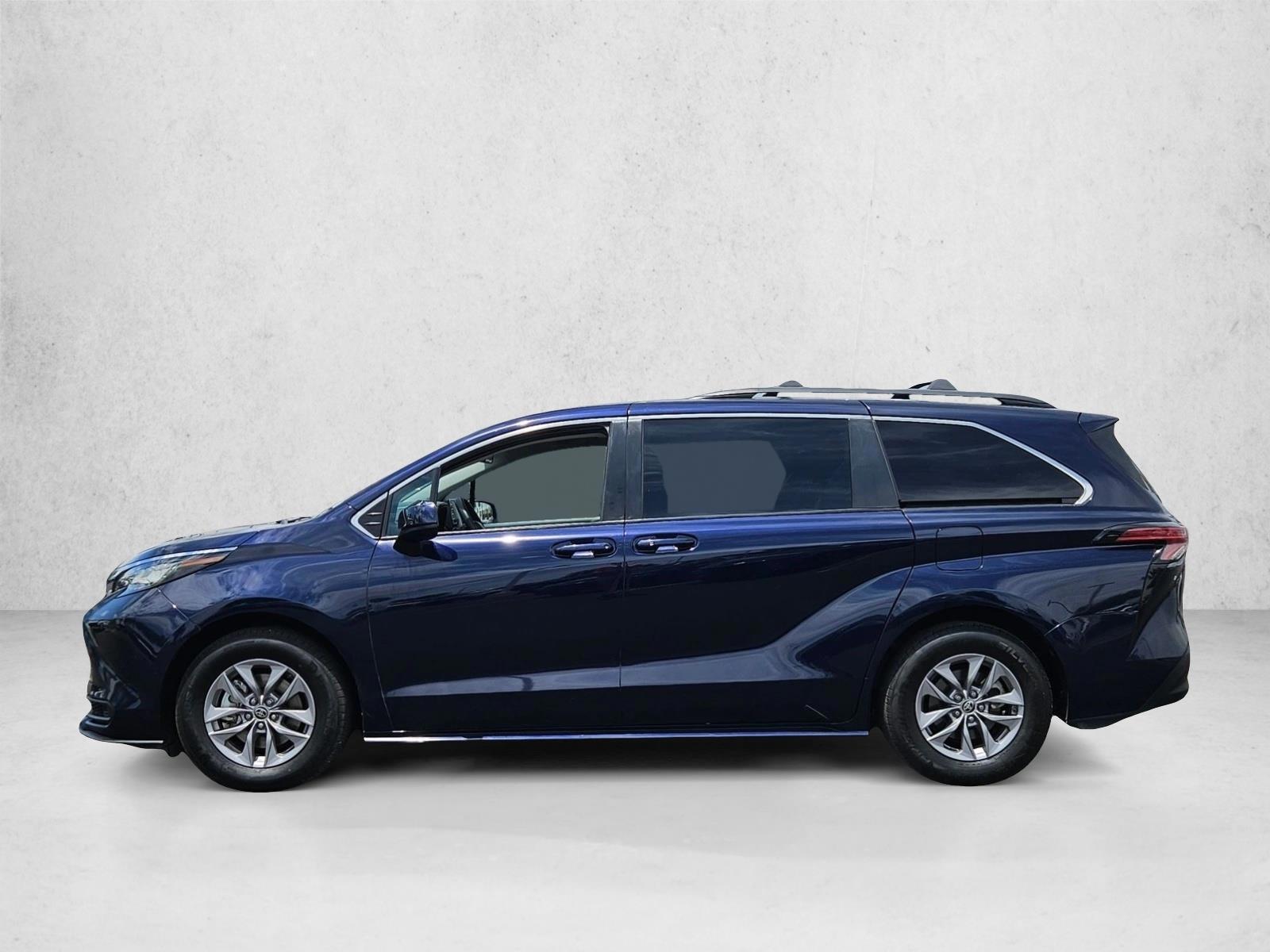 Thumbnail: 2022 Toyota Sienna - 2