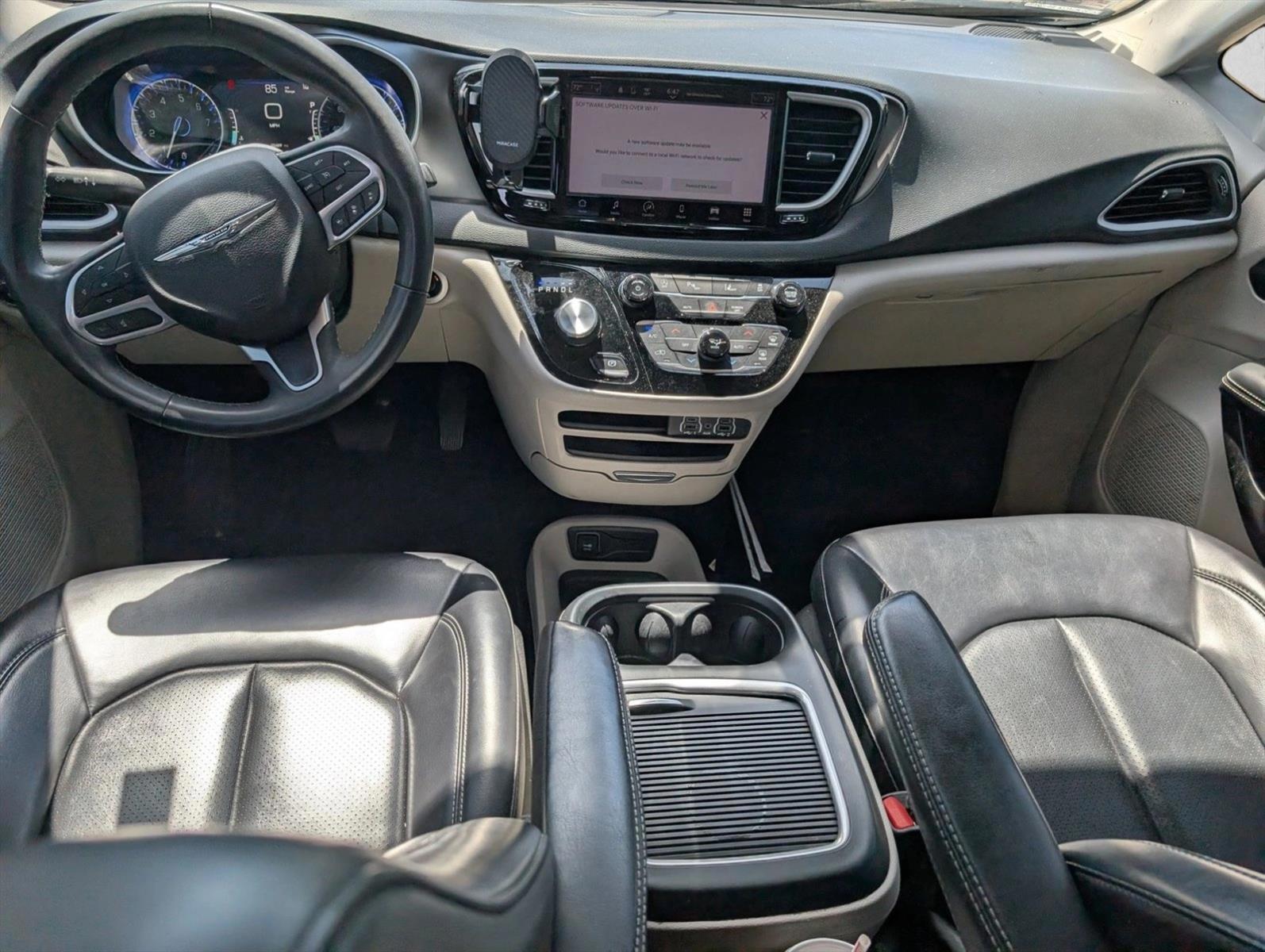Thumbnail: 2023 Chrysler Pacifica - 3