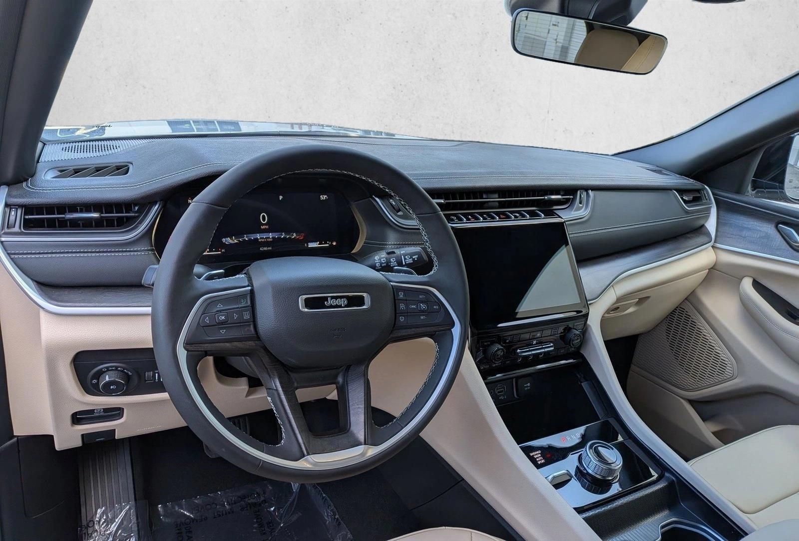 Thumbnail: 2025 Jeep Grand Cherokee - 3
