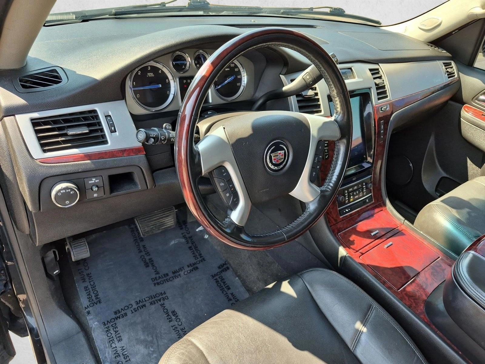 Thumbnail: 2013 Cadillac Escalade - 3