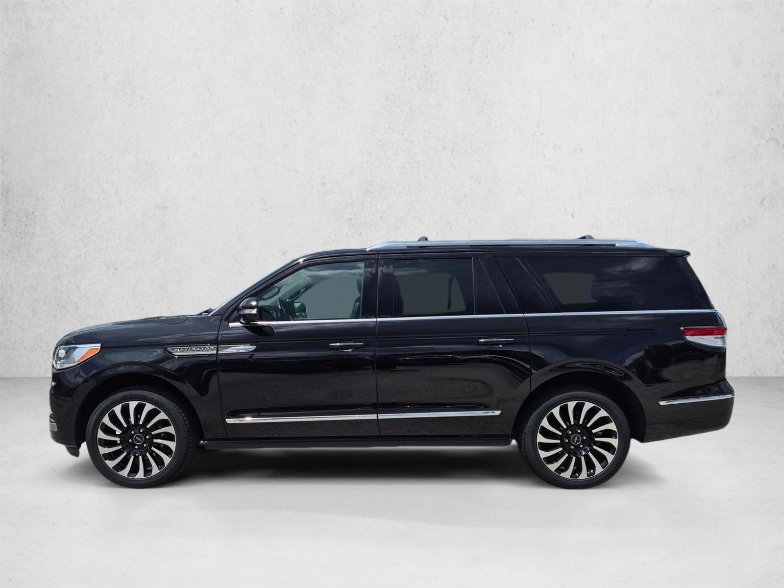 Thumbnail: 2022 Lincoln Navigator - 2
