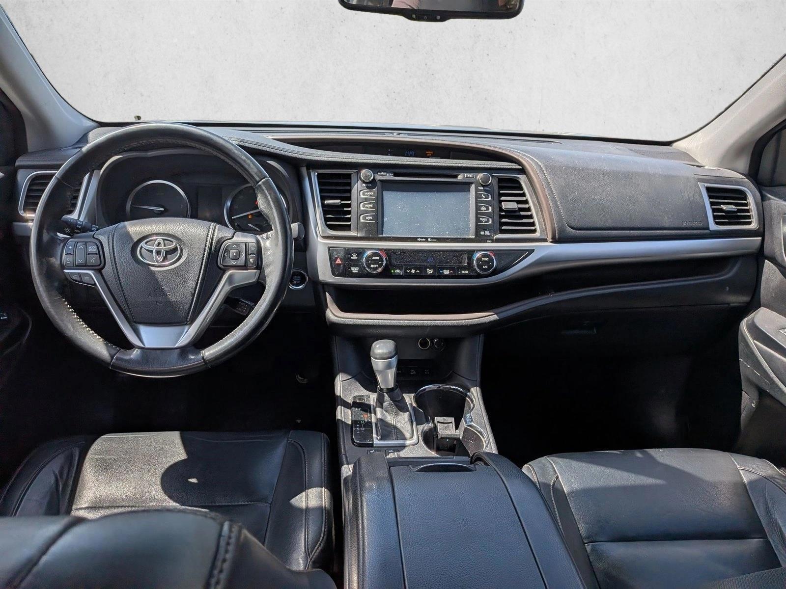 Thumbnail: 2015 Toyota Highlander - 4