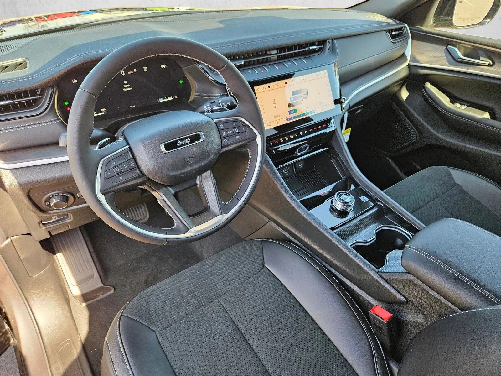 Thumbnail: 2026 Jeep Grand Cherokee - 3