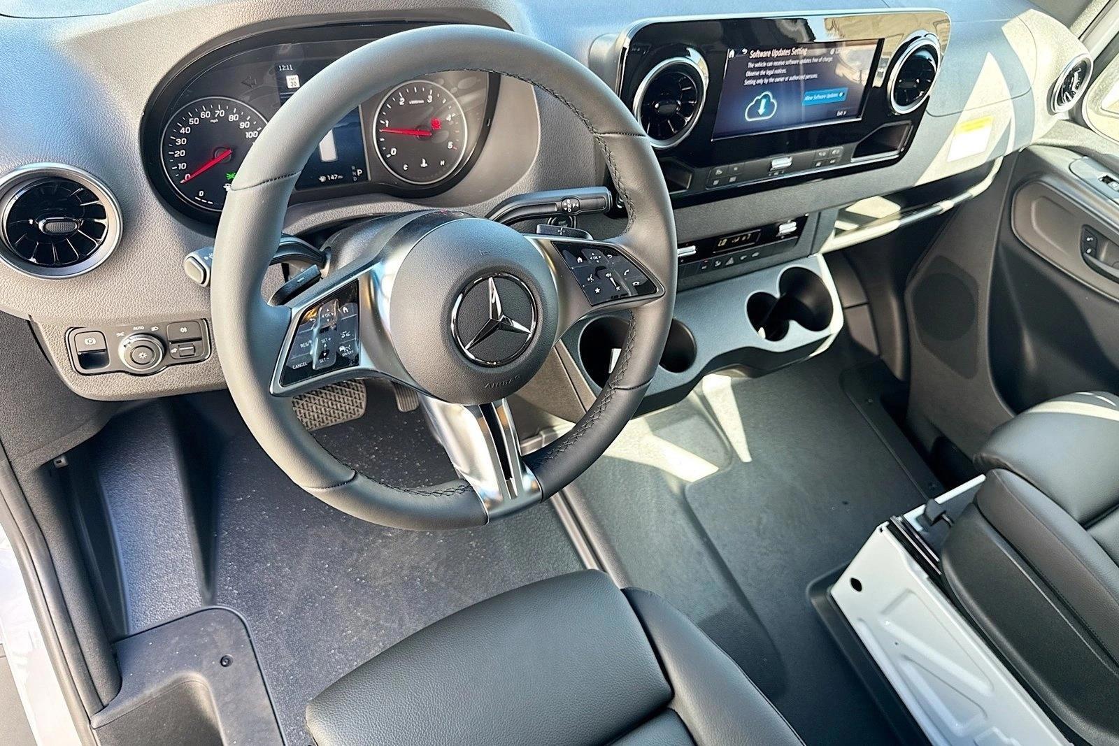 Thumbnail: 2026 Mercedes-Benz Sprinter - 3