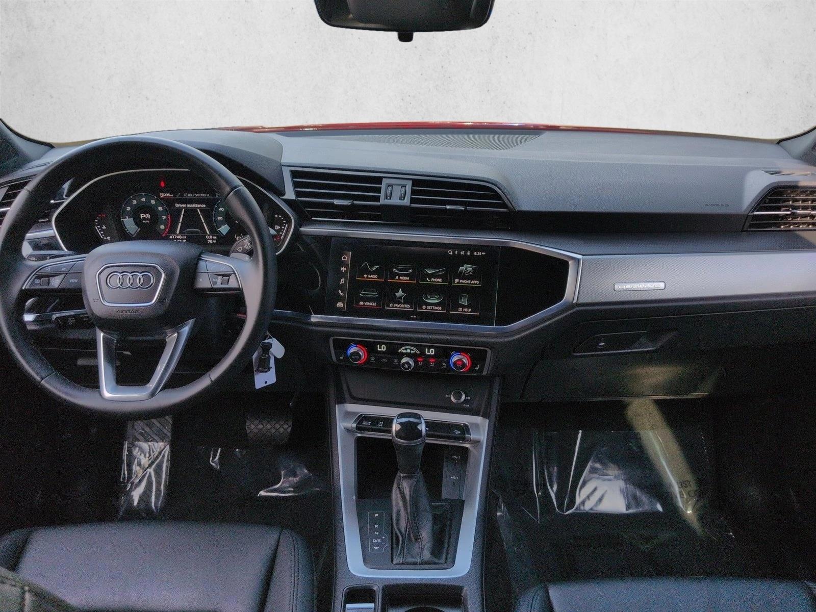 Thumbnail: 2025 Audi Q3 - 4