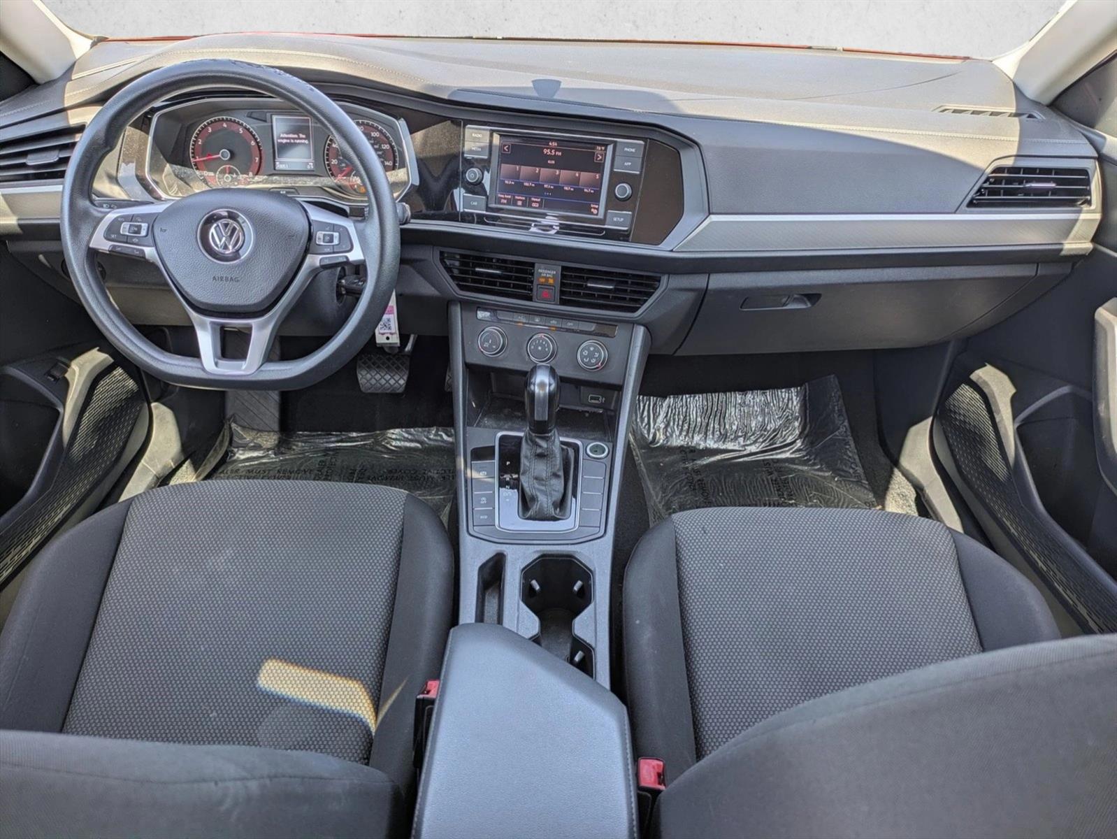 Thumbnail: 2019 Volkswagen Jetta - 4