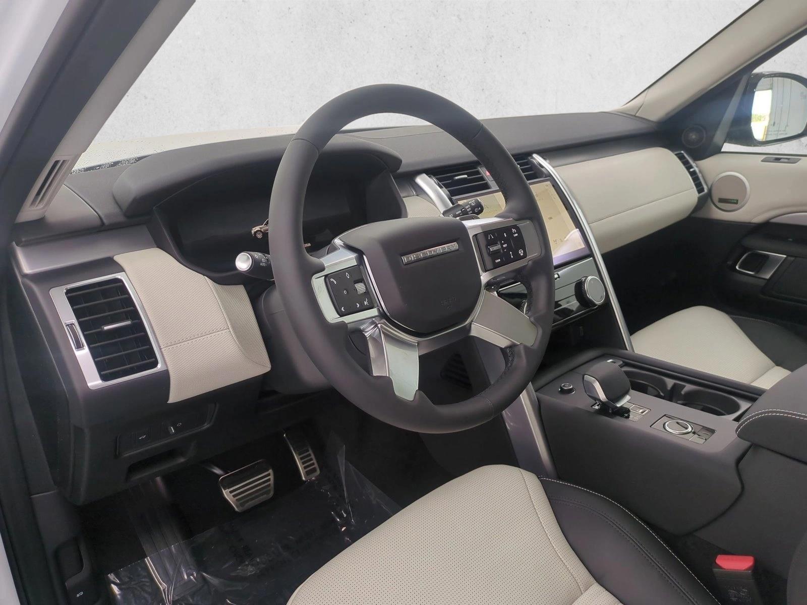 Thumbnail: 2026 Land Rover Discovery - 3
