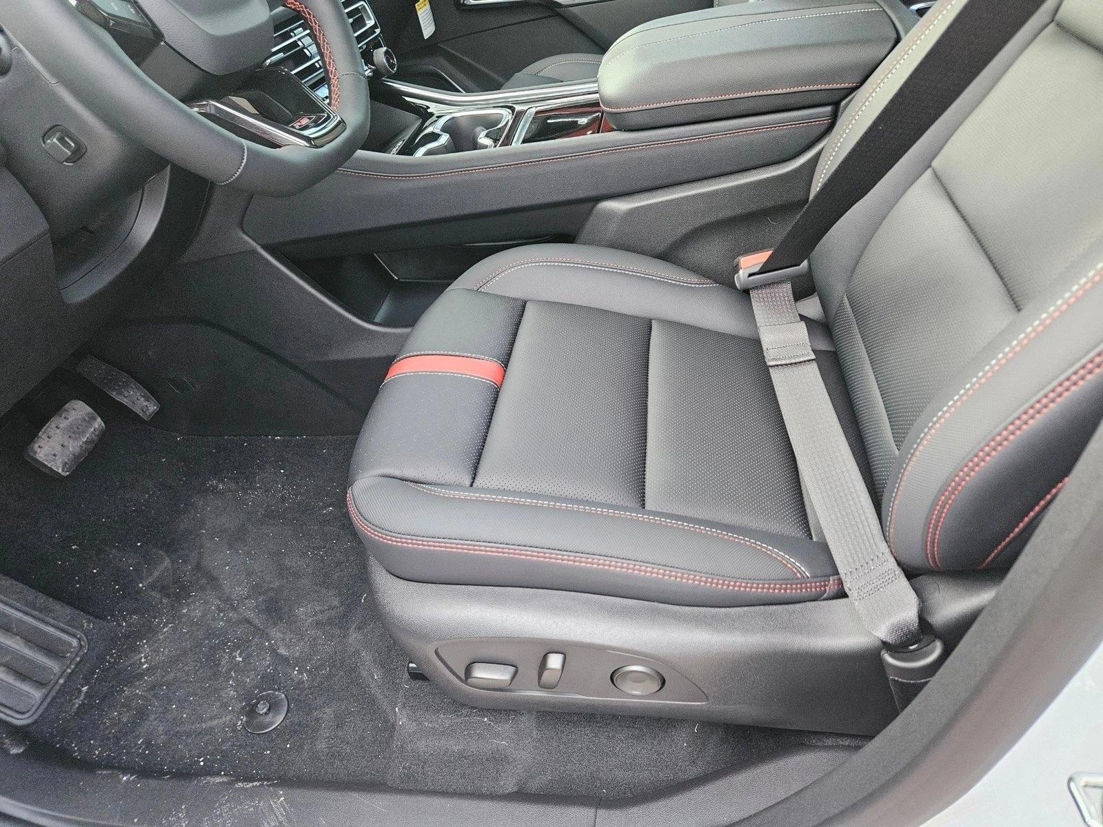 Thumbnail: 2026 Chevrolet Traverse - 4
