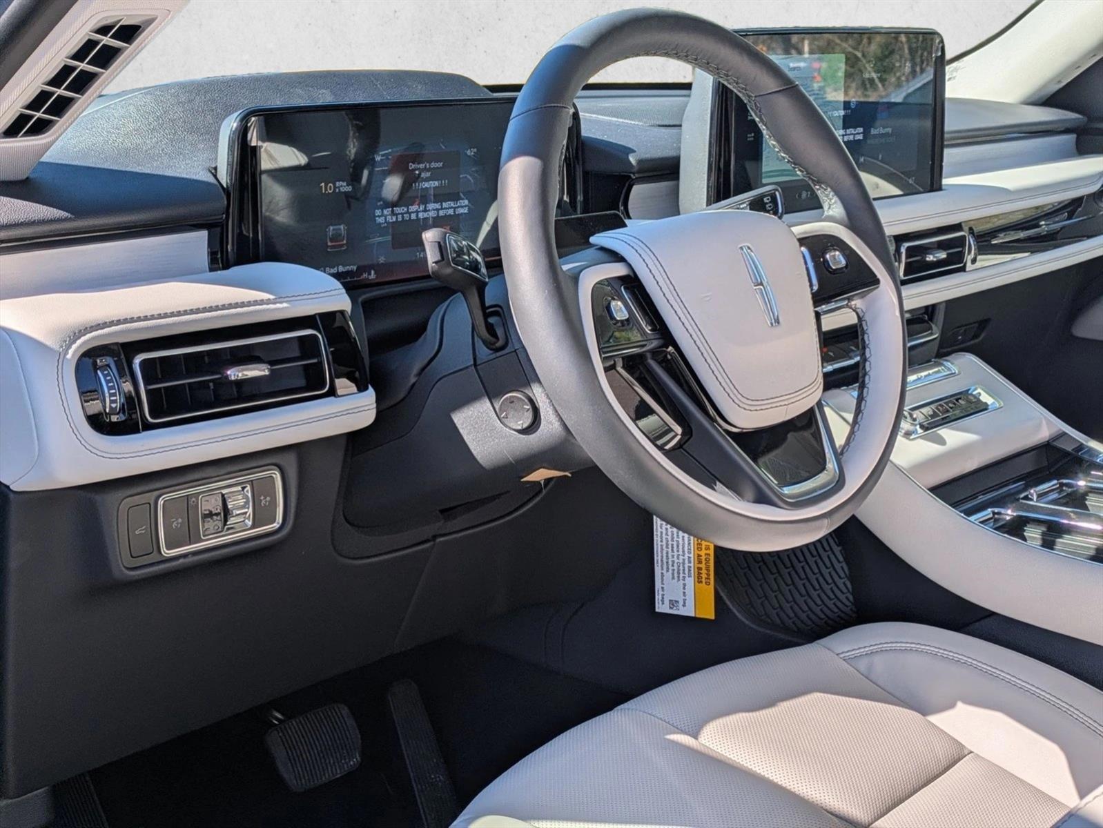 Thumbnail: 2026 Lincoln Aviator - 3