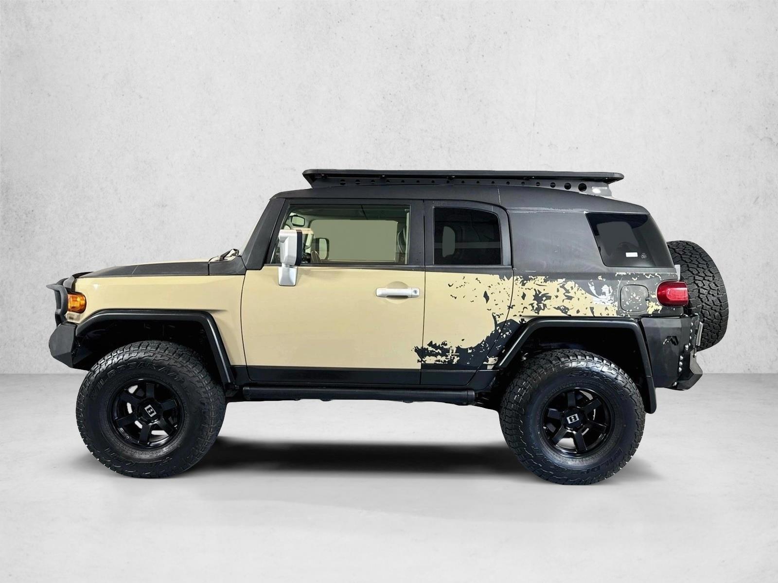 Thumbnail: 2014 Toyota FJ Cruiser - 2