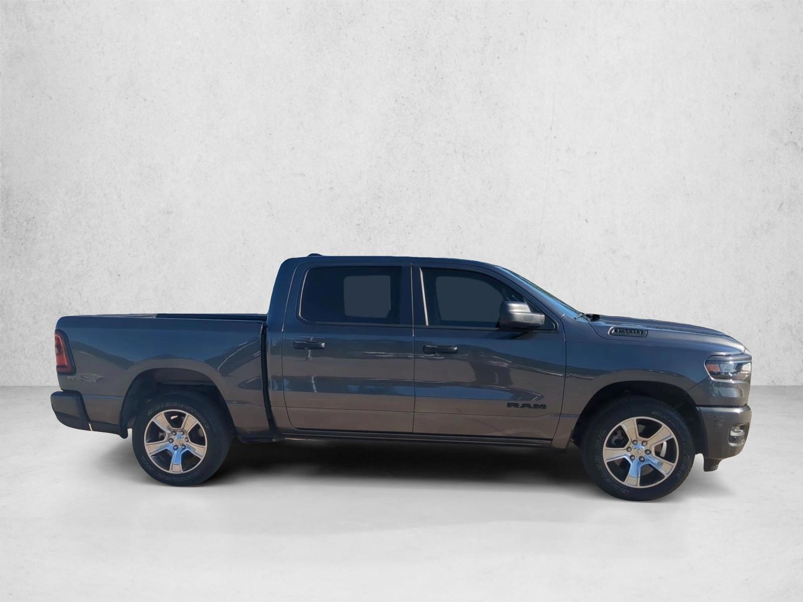 2025 RAM 1500 Tradesman - Photo 4