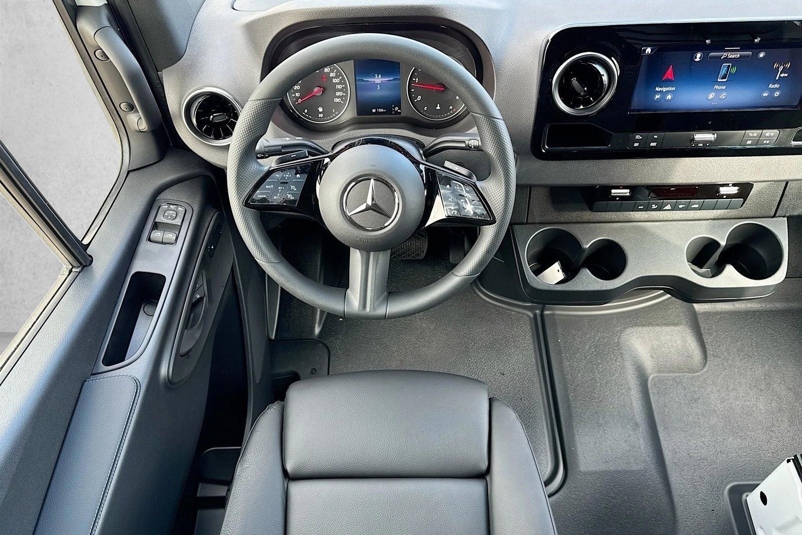 Thumbnail: 2026 Mercedes-Benz Sprinter - 3