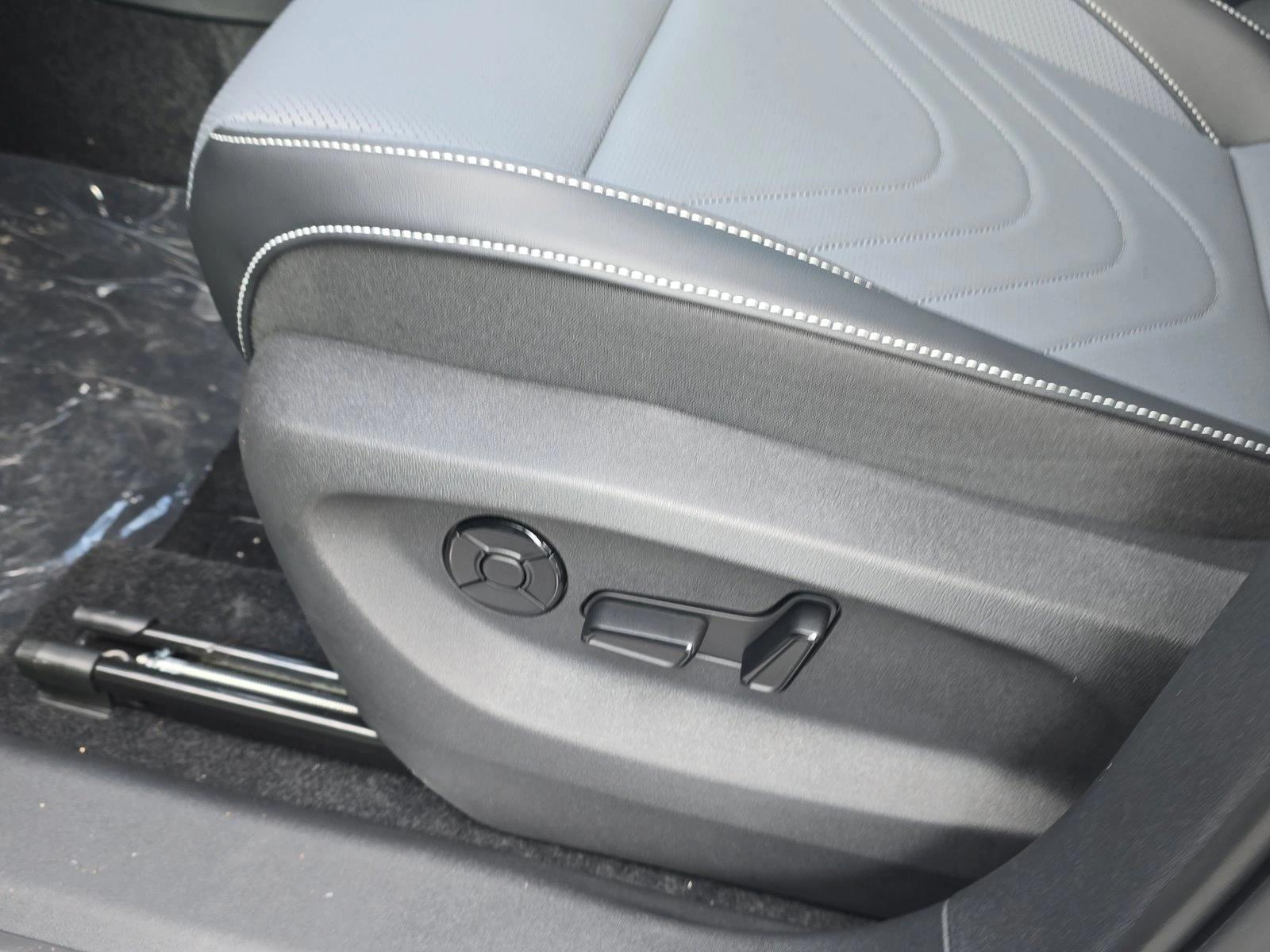 Thumbnail: 2026 Volkswagen Tiguan - 4