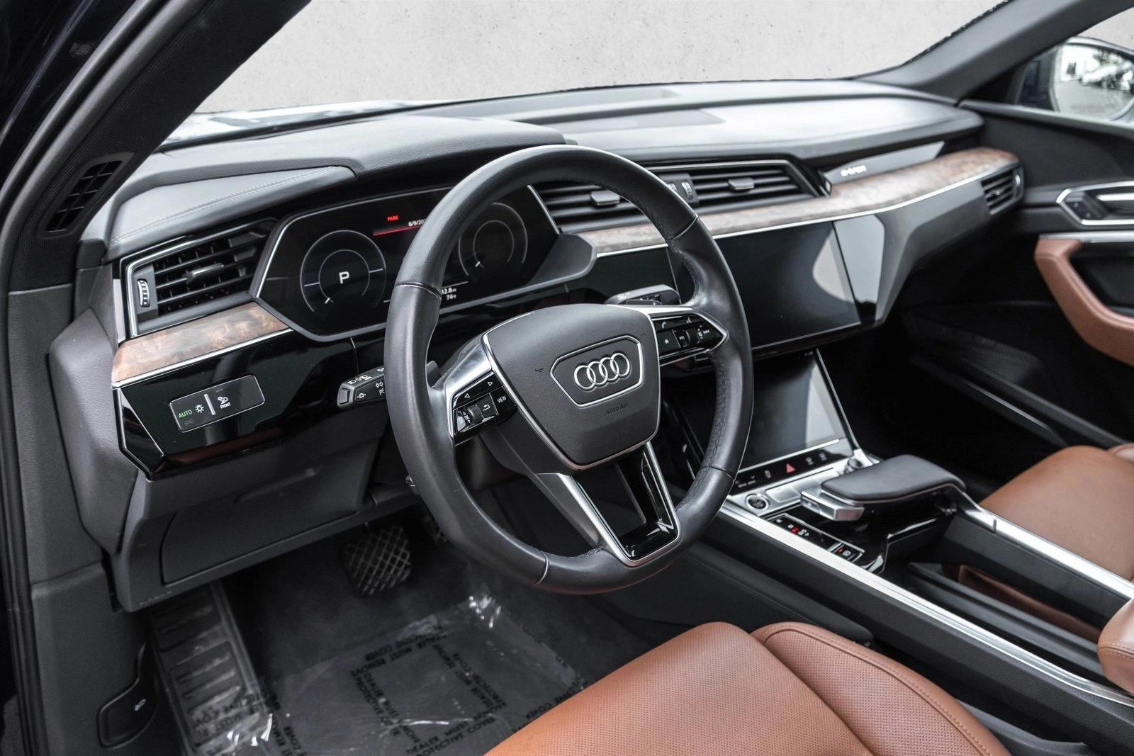 Thumbnail: 2022 Audi e-tron S - 3