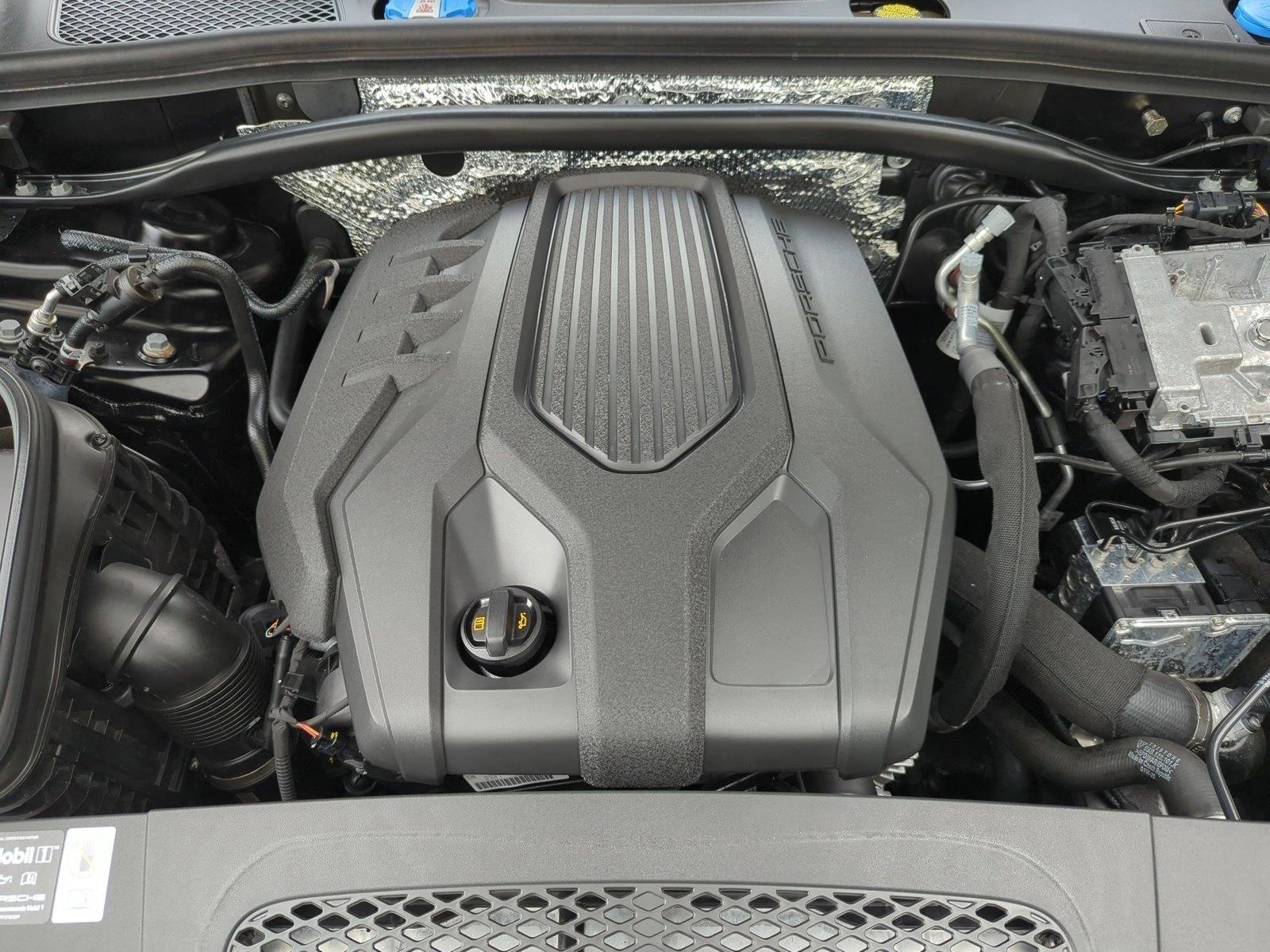 2025 Porsche Macan T - Photo 23