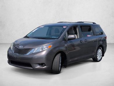 2017 Toyota Sienna LE -
                  Carlsbad, CA