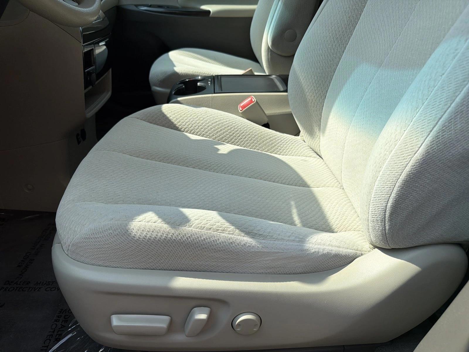 Thumbnail: 2013 Toyota Sienna - 4