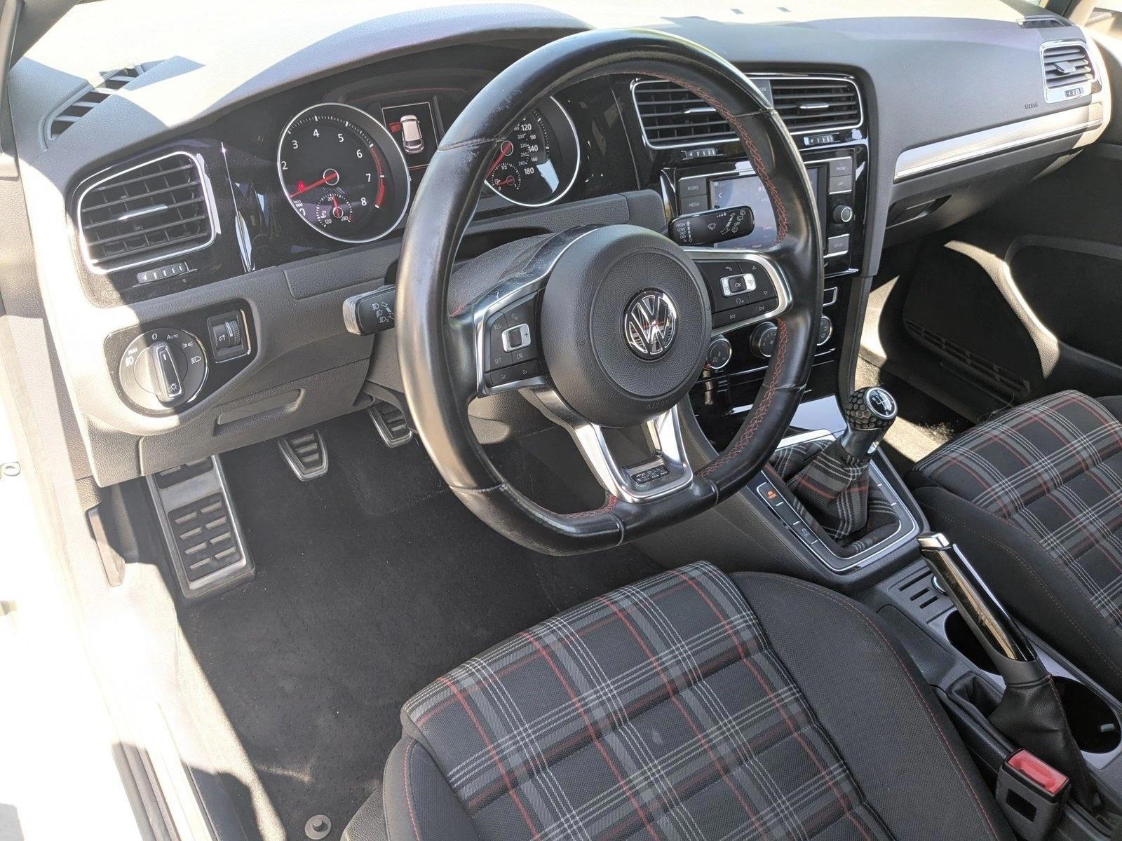 Thumbnail: 2018 Volkswagen Golf - 3
