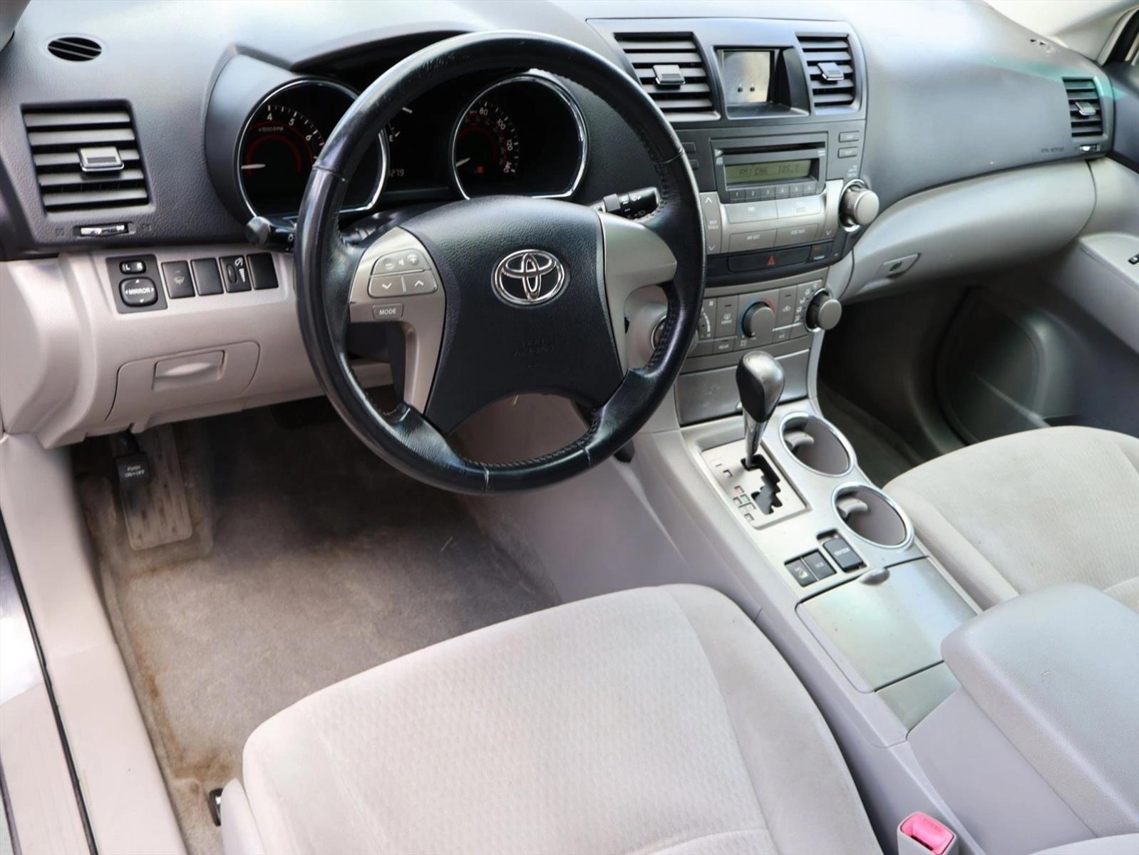 Thumbnail: 2010 Toyota Highlander - 3