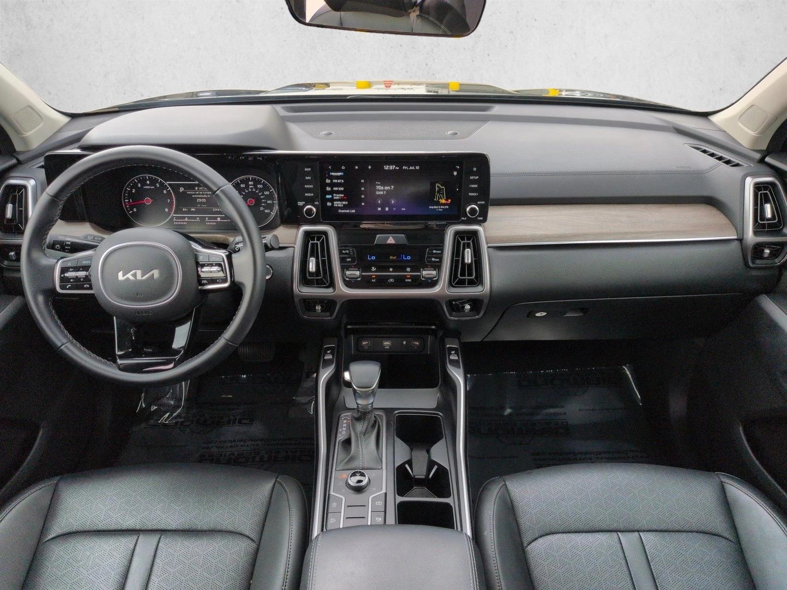 Thumbnail: 2023 Kia Sorento - 3