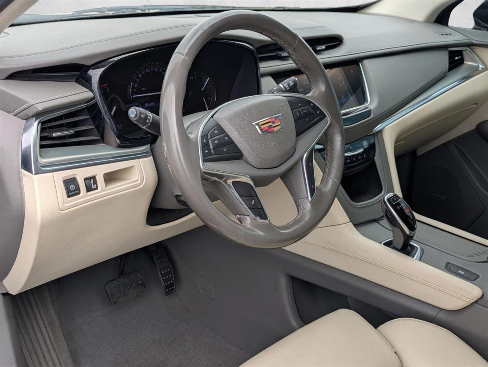 Thumbnail: 2017 Cadillac XT5 - 3