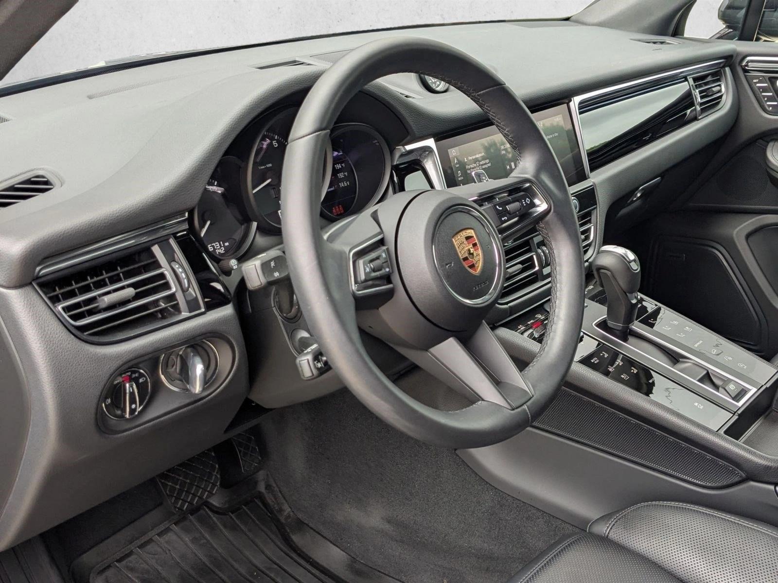 Thumbnail: 2025 Porsche Macan - 3