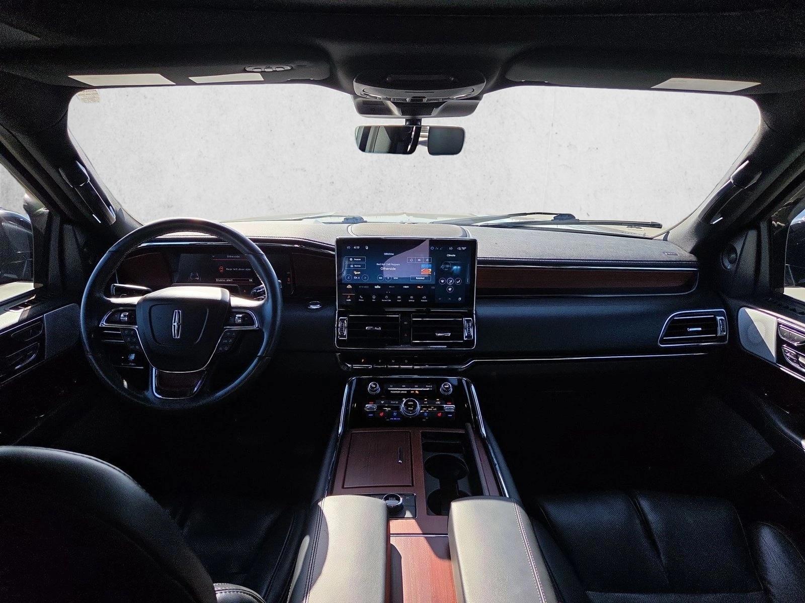 Thumbnail: 2022 Lincoln Navigator - 3