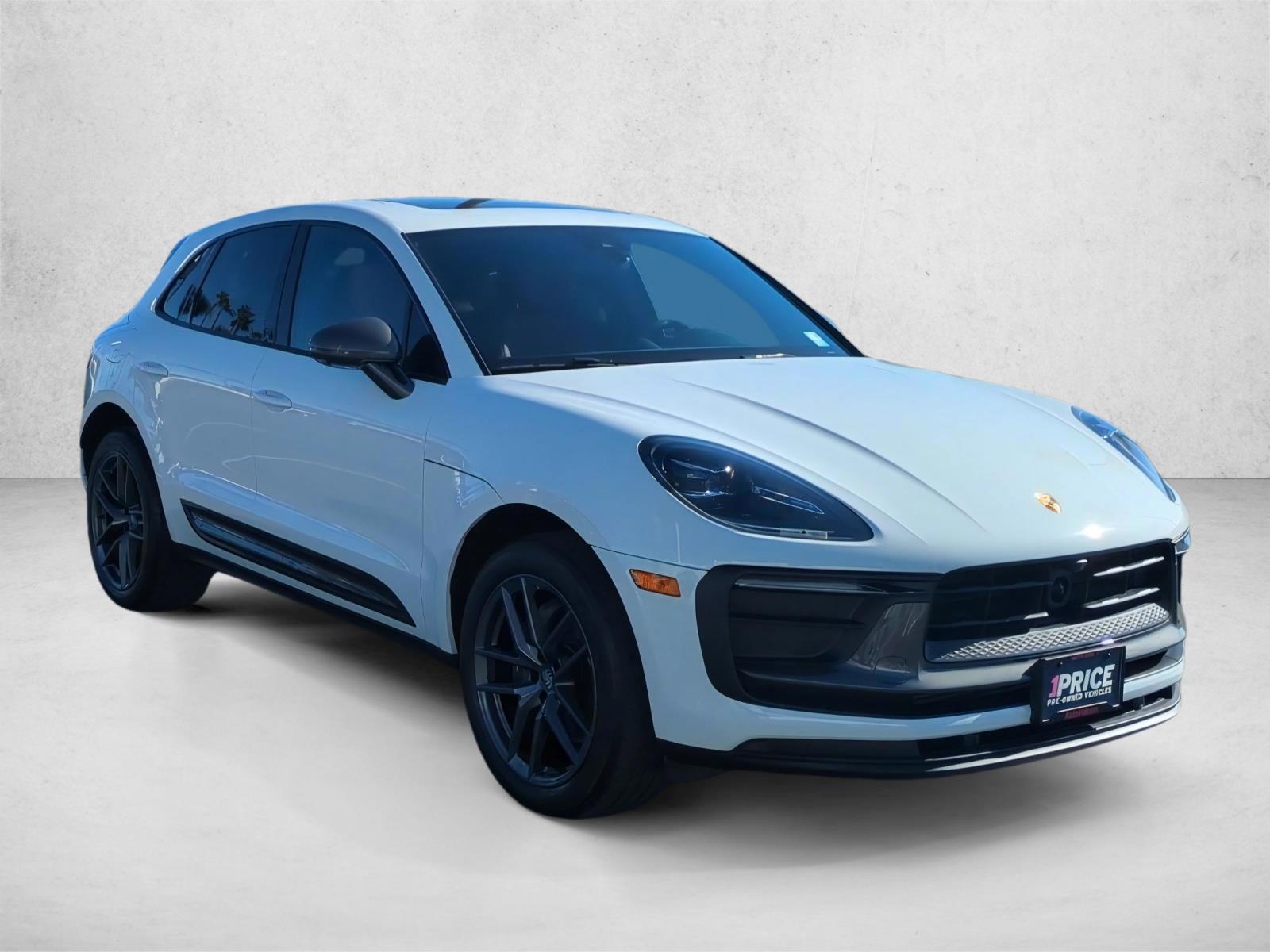 2025 Porsche Macan T - Photo 3