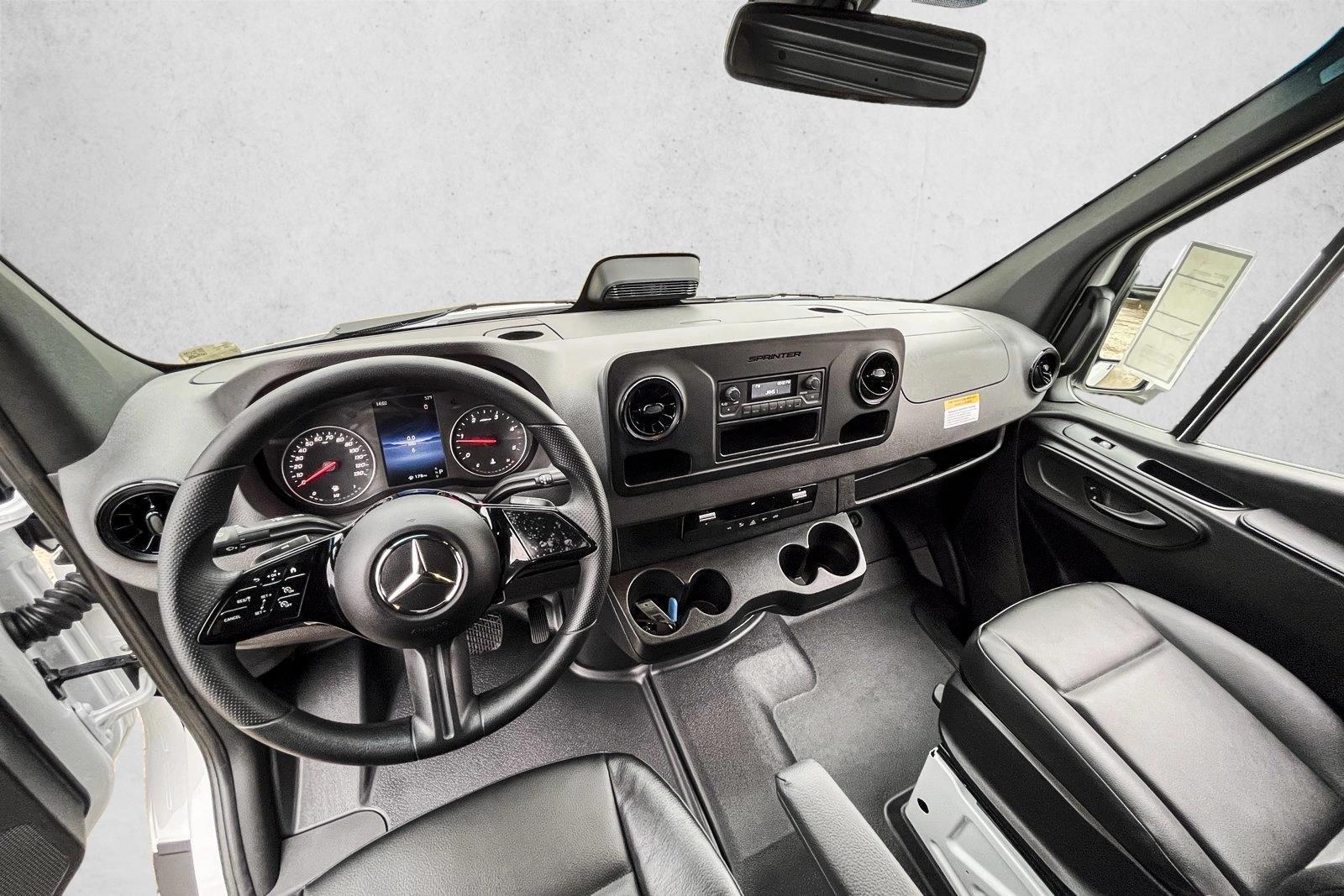 Thumbnail: 2026 Mercedes-Benz Sprinter - 3