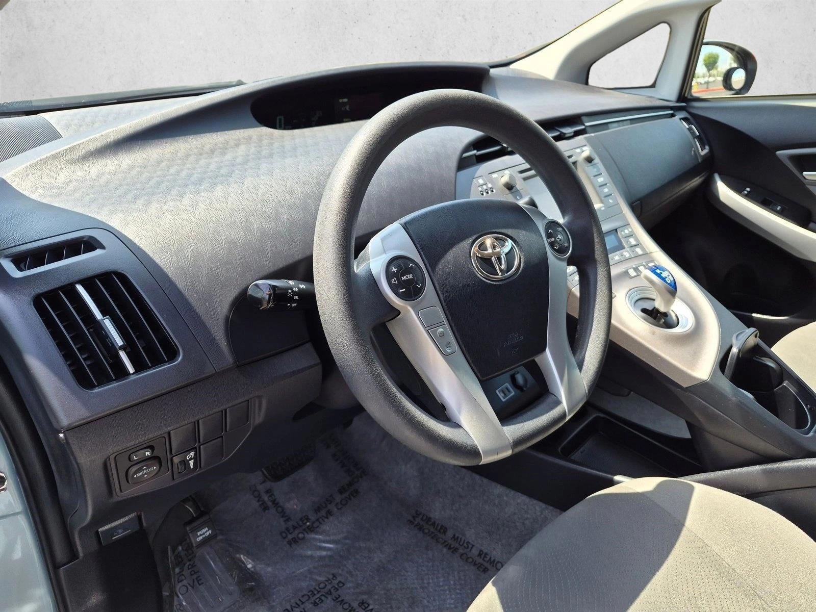 Thumbnail: 2015 Toyota Prius - 4