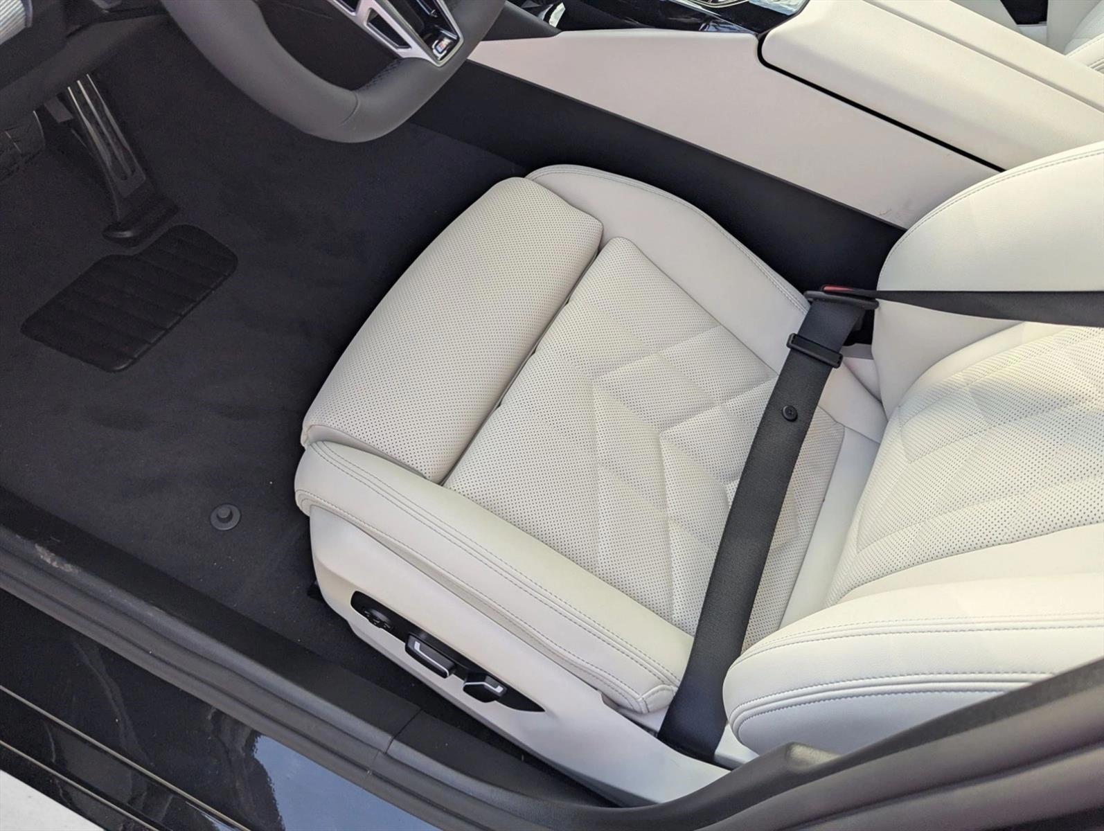 Thumbnail: 2026 BMW i5 - 4