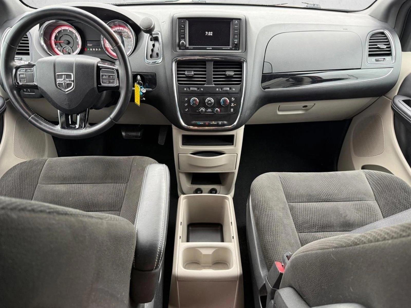 Thumbnail: 2016 Dodge Grand Caravan - 3