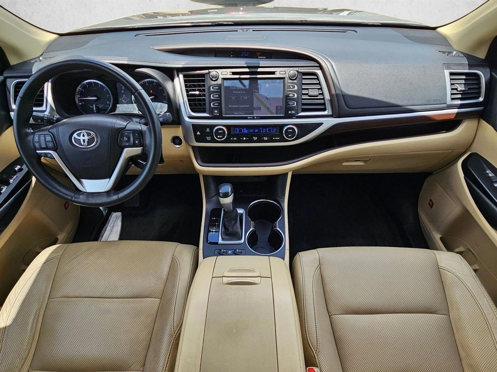 Thumbnail: 2015 Toyota Highlander - 4