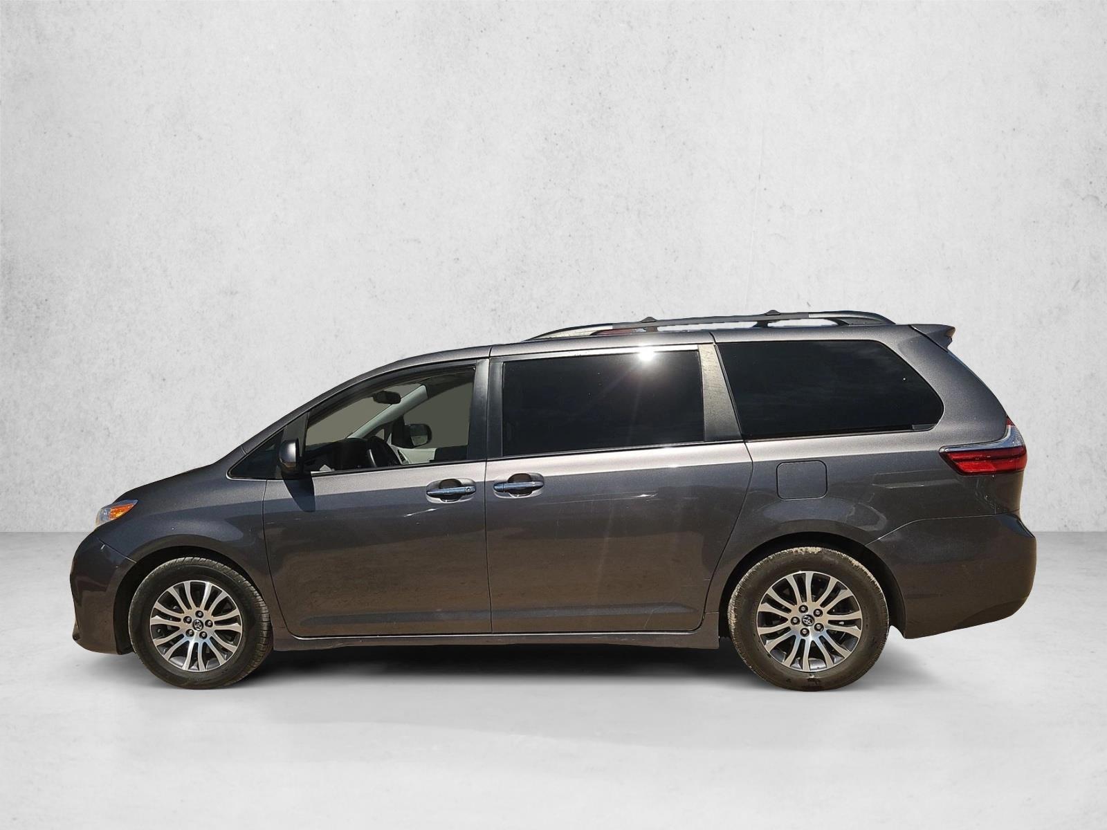 Thumbnail: 2018 Toyota Sienna - 2