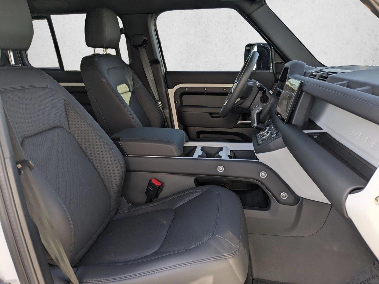 2025 Land Rover Defender S - Photo 23