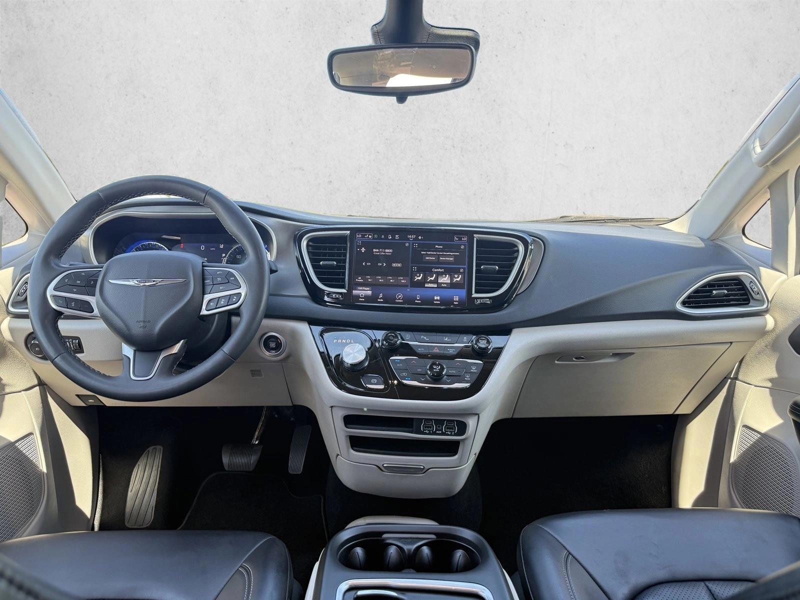 Thumbnail: 2023 Chrysler Pacifica - 3