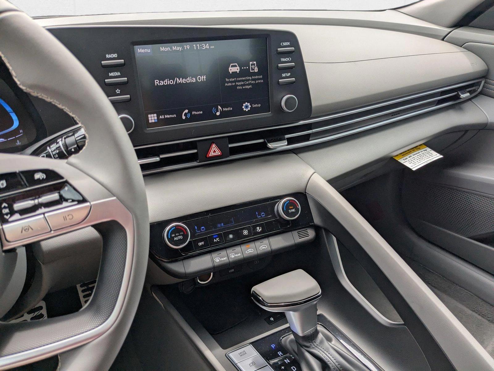 2025 Hyundai Elantra SEL - Photo 13