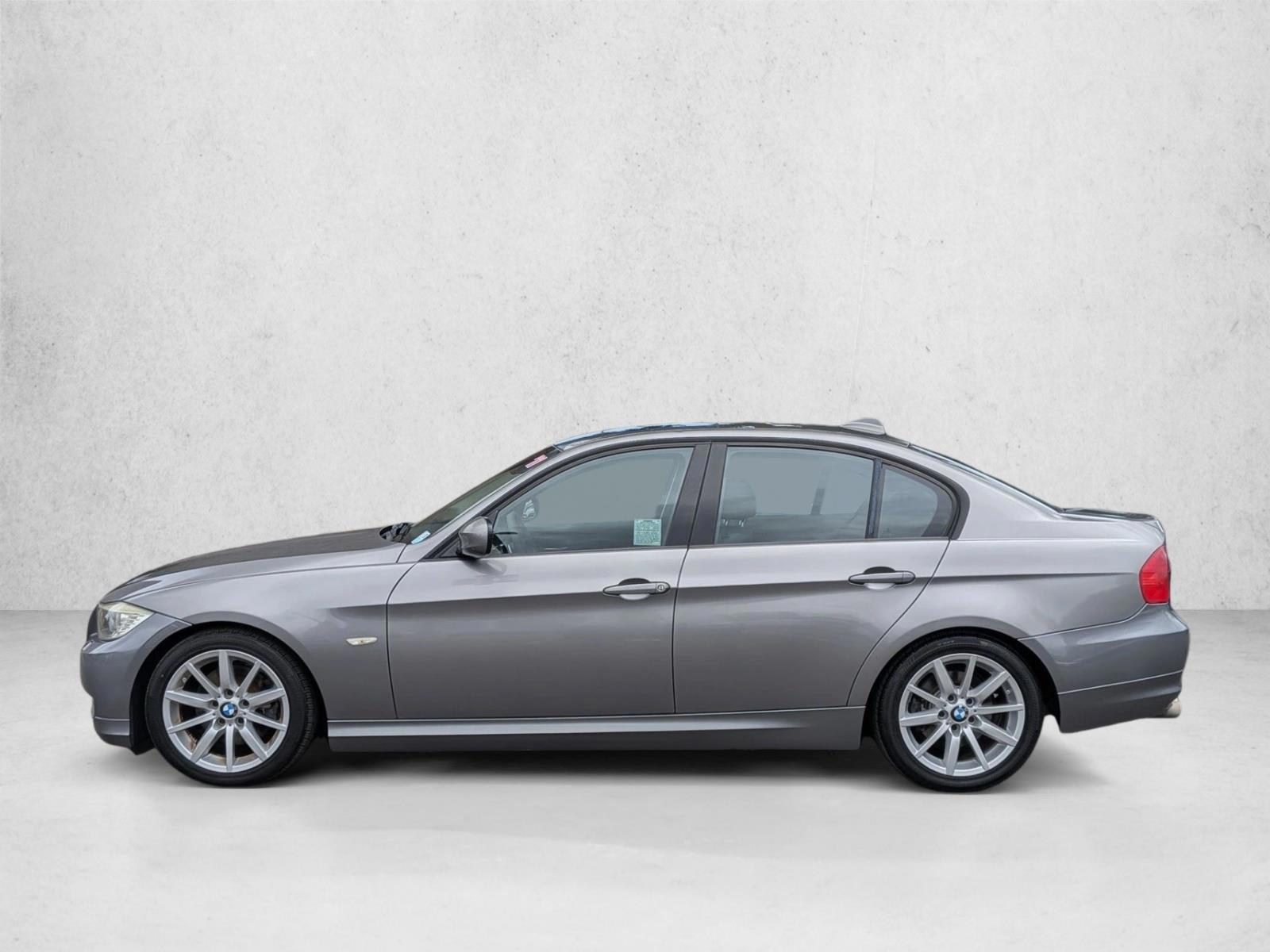 Thumbnail: 2011 BMW 3 Series - 2