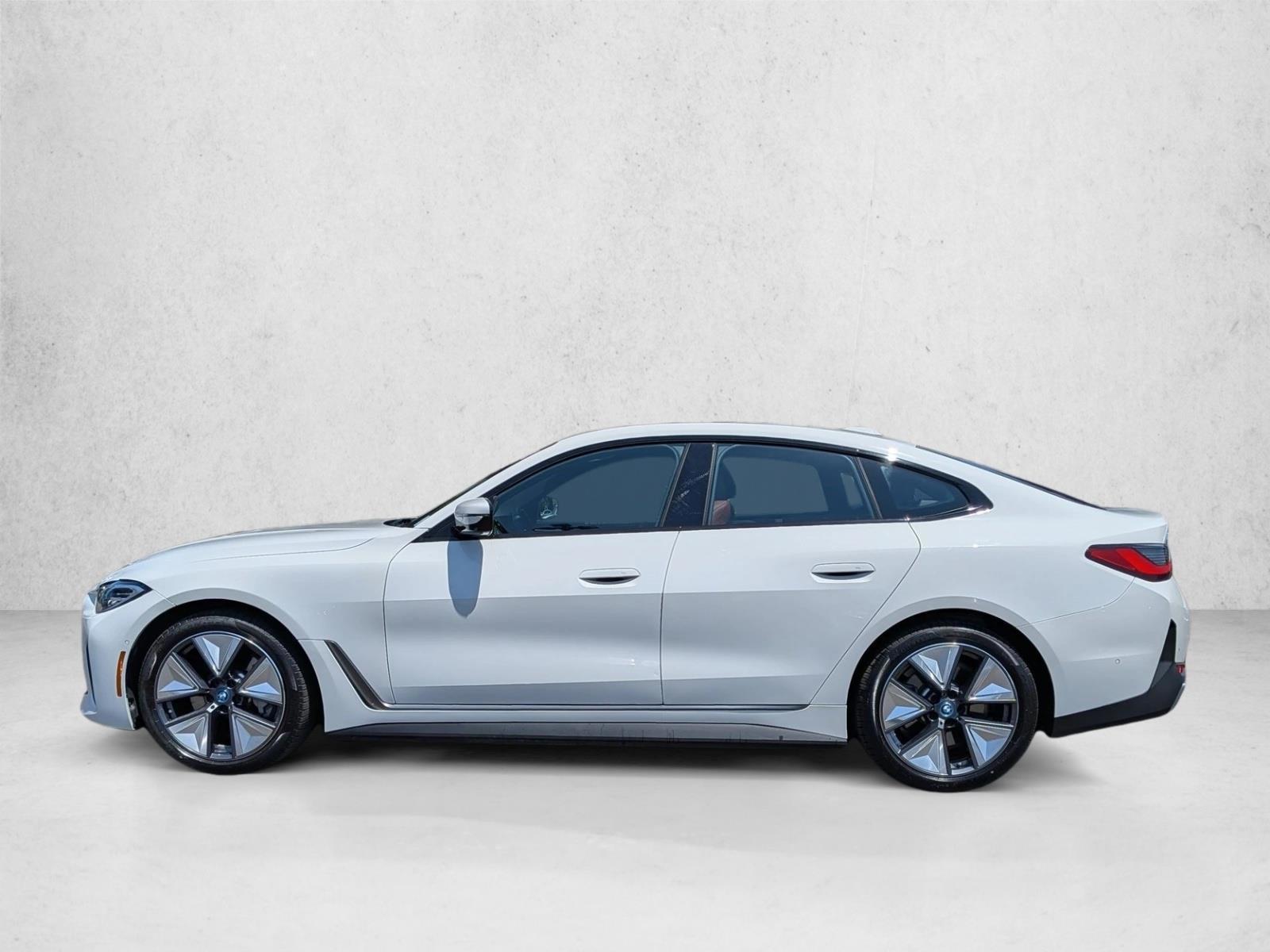 Thumbnail: 2023 BMW i4 - 2