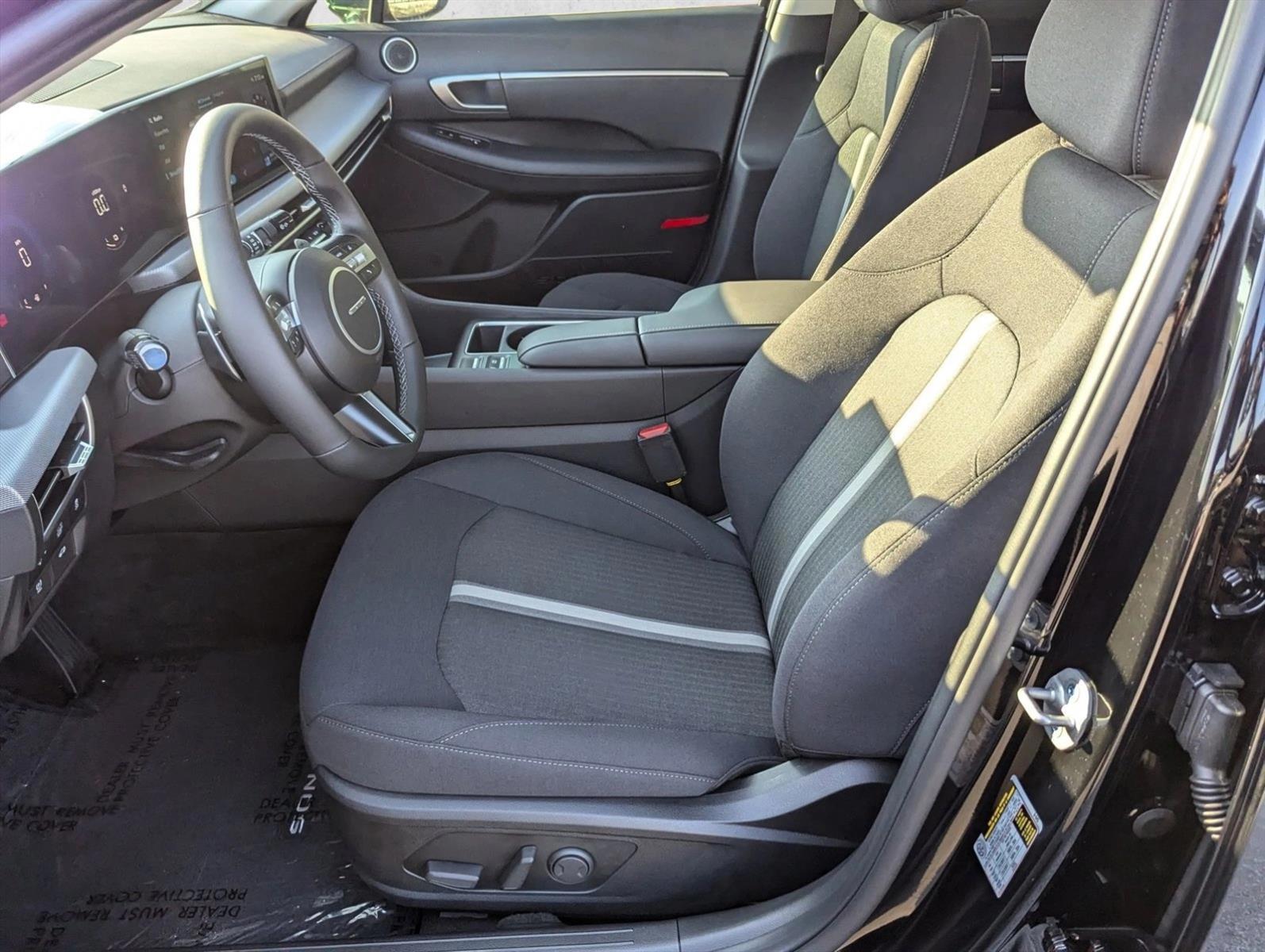 2025 Hyundai Sonata Hybrid SEL - Photo 4