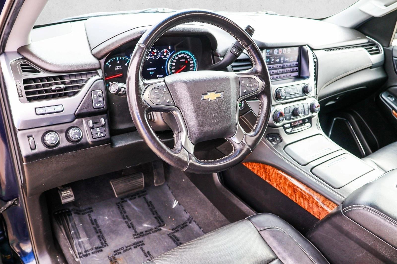 Thumbnail: 2019 Chevrolet Suburban - 3