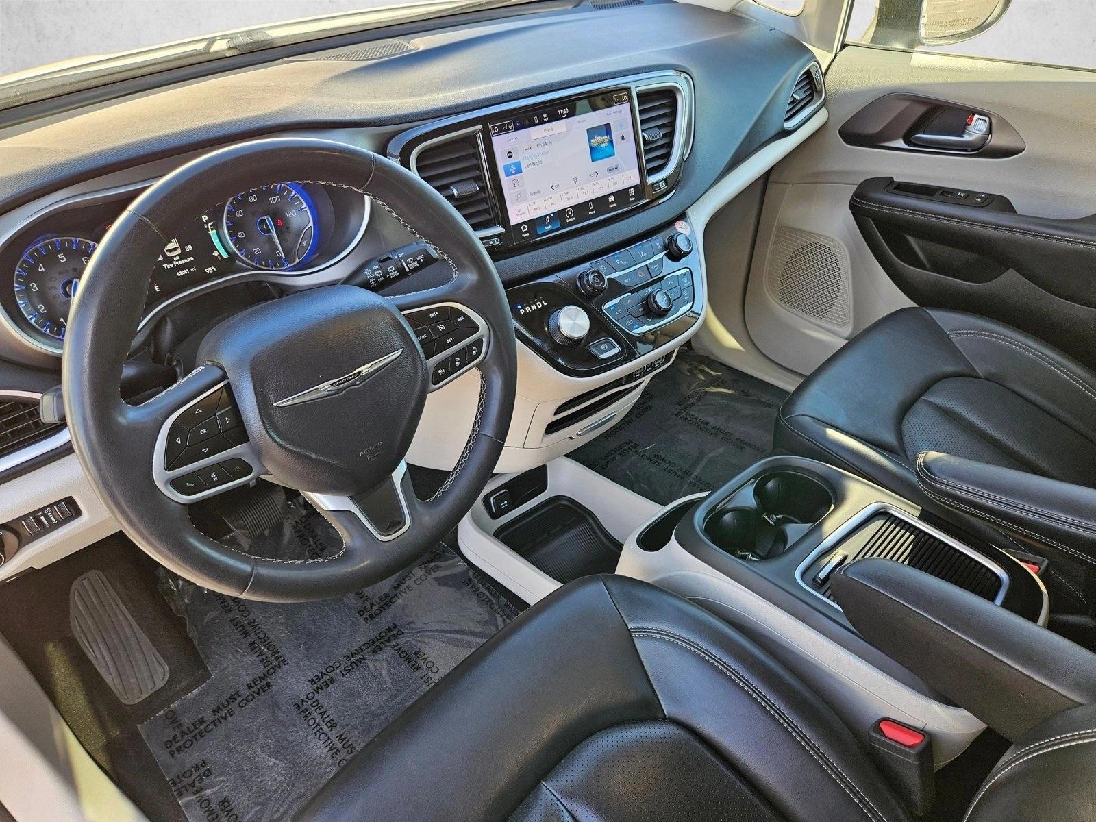 Thumbnail: 2023 Chrysler Pacifica - 3